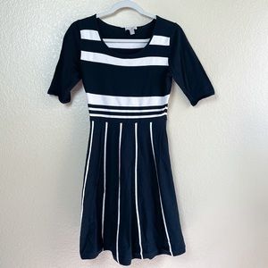 ROZ & ALI Color Blocked B&W Dress, Size Medium